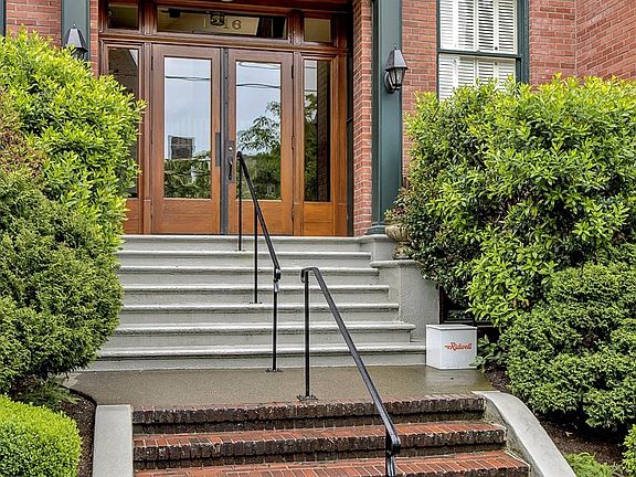 4th image of 1216 1st Avenue W #201