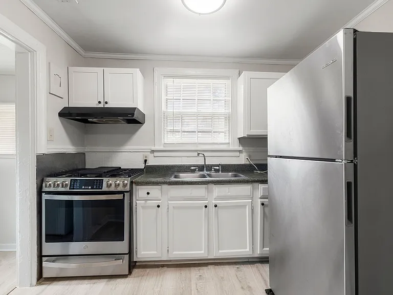 504 Pelham Dr — Photo 18