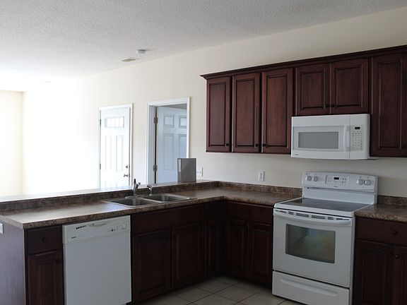 3rd image of 223 Sawgrass Trl