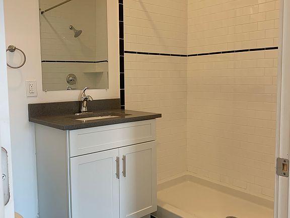 4th image of 124 Market St #401