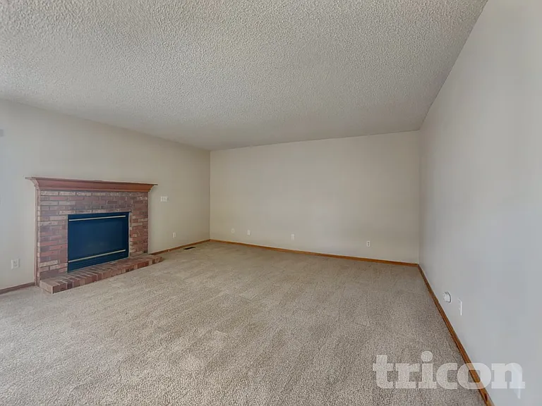 5525 E 130th Dr — Photo 2