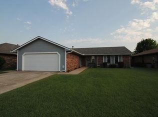 1400 Wilcox Ln, Yukon, OK 73099