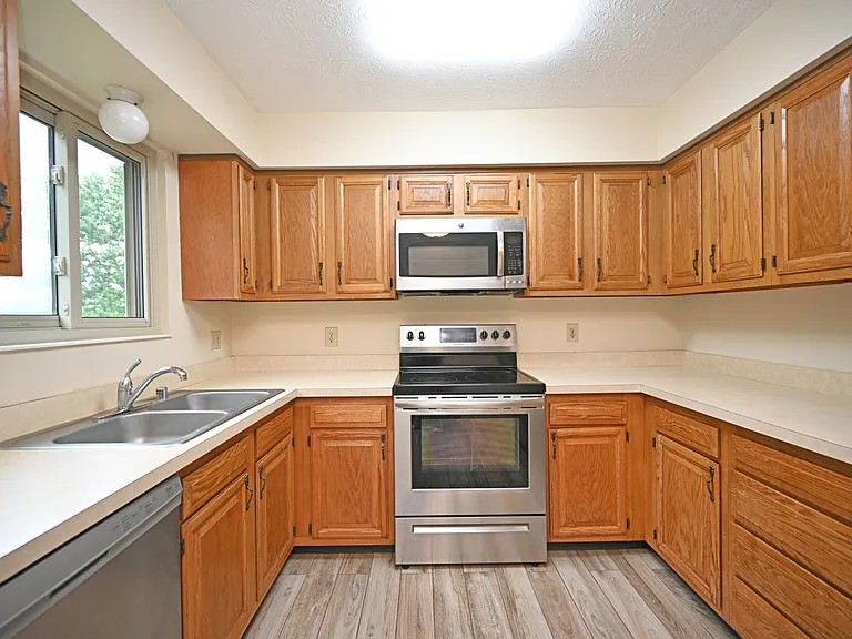 8101 Glohaven Ct — Photo 11