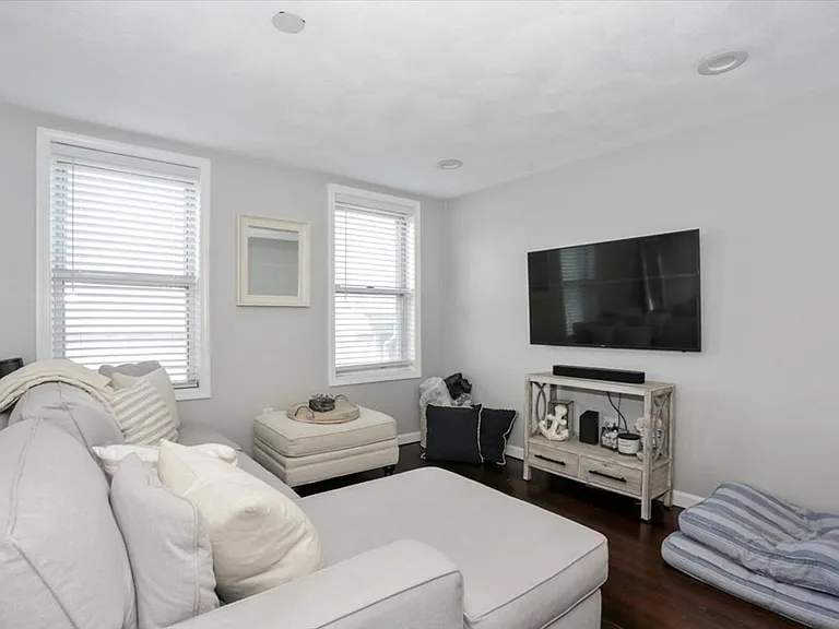 Trident Ave — Photo 2