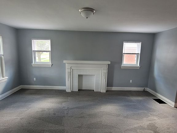 3rd image of 825 W 33rd St