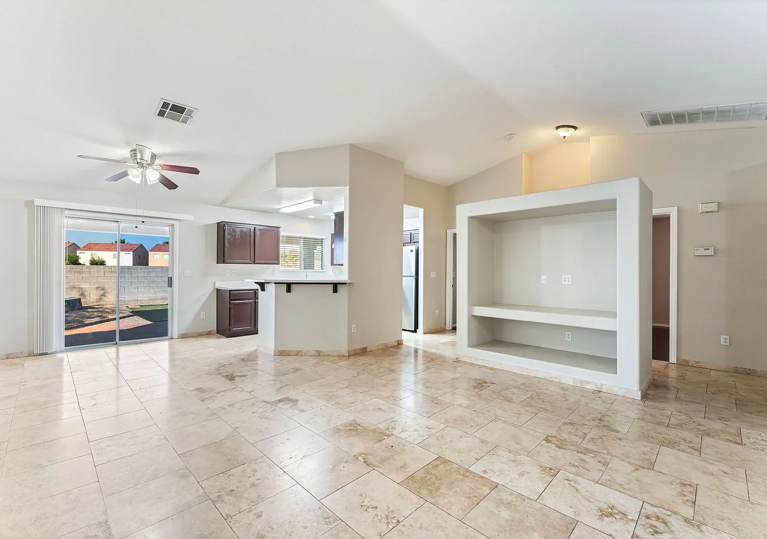 Single Story 3 bedroom 2 bath — Photo 4