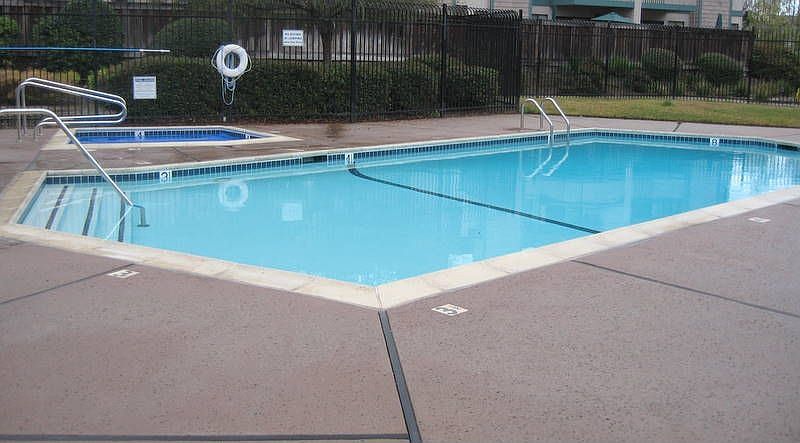 Nice swimming pool and spa