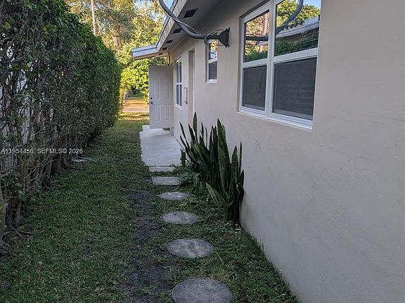 2nd image of 1118-1120 NW 2nd Ave