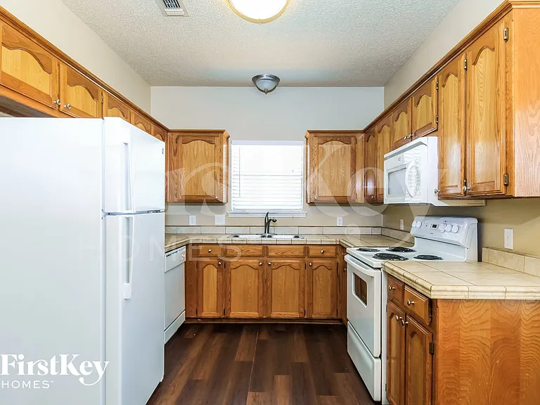 705 Running Creek Dr — Photo 6