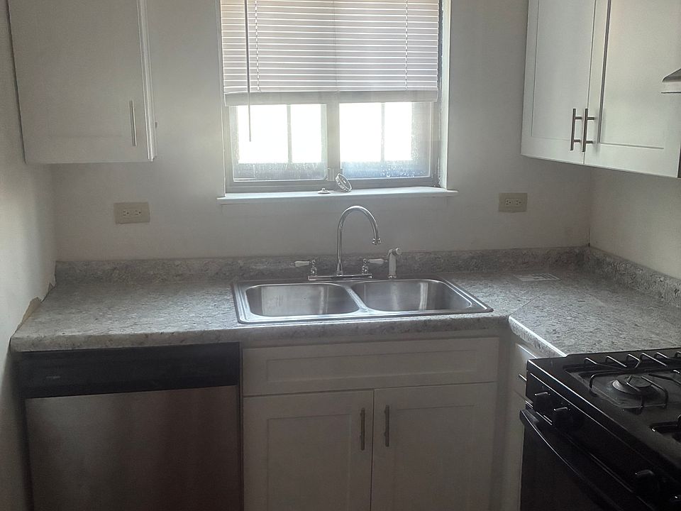1st image of 125 Surrey Dr APT 103