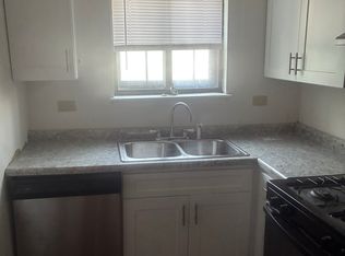 125 Surrey Dr APT 103, Glen Ellyn, IL 60137