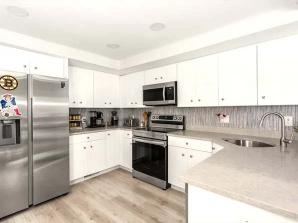 2 Kendall St Unit 2, Walpole, MA 02081