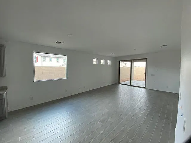 3637 S 57th Ln — Photo 6