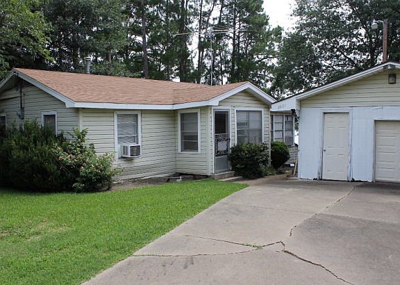 3rd image of 2601 Driftwood Dr