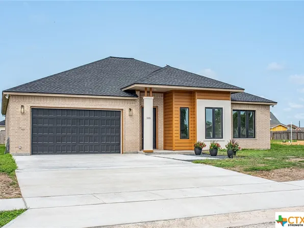 105 Golden Way, Port Lavaca, TX 77979