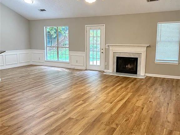 5th image of 1055 Chatham Rd