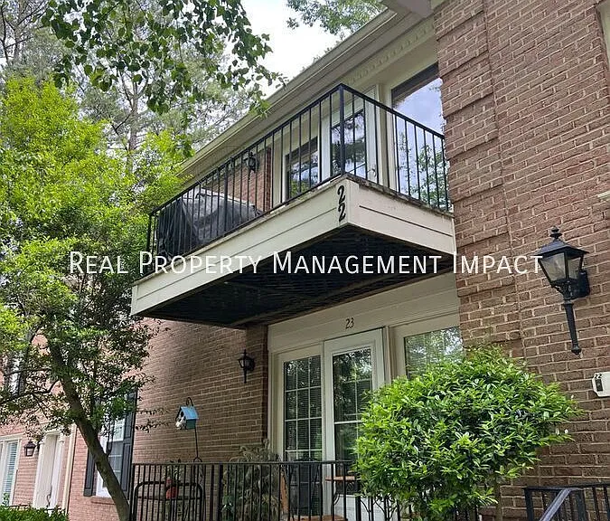 1515 E Franklin St #22 — Photo 3