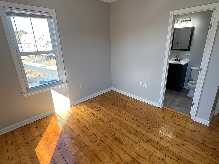 920 Crescent St #3 — Photo 3