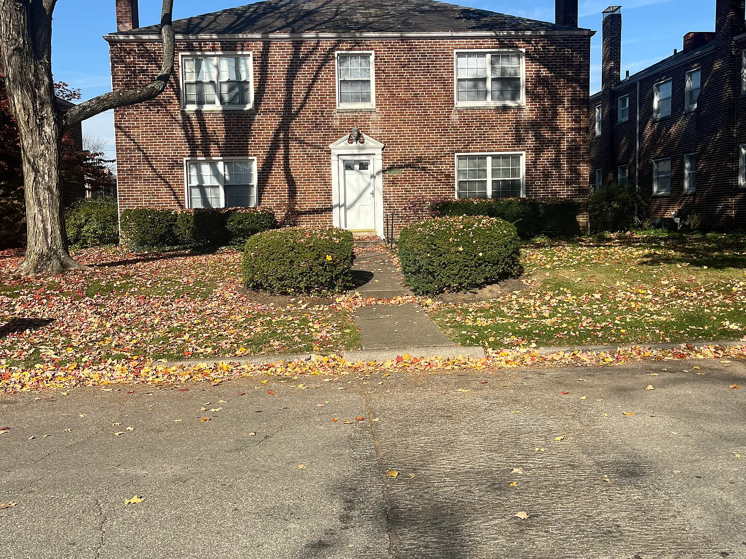 1133 S Cassingham Rd — Photo 4