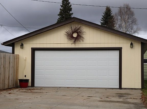 2nd image of 8389 Balsam Dr