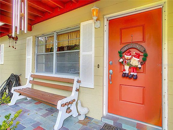 3rd image of 553 E Hillcrest St