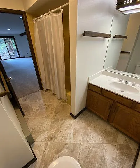 Full downstairs bathroom
