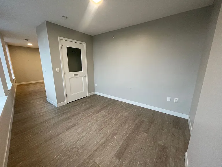 65 W Broad St — Photo 22
