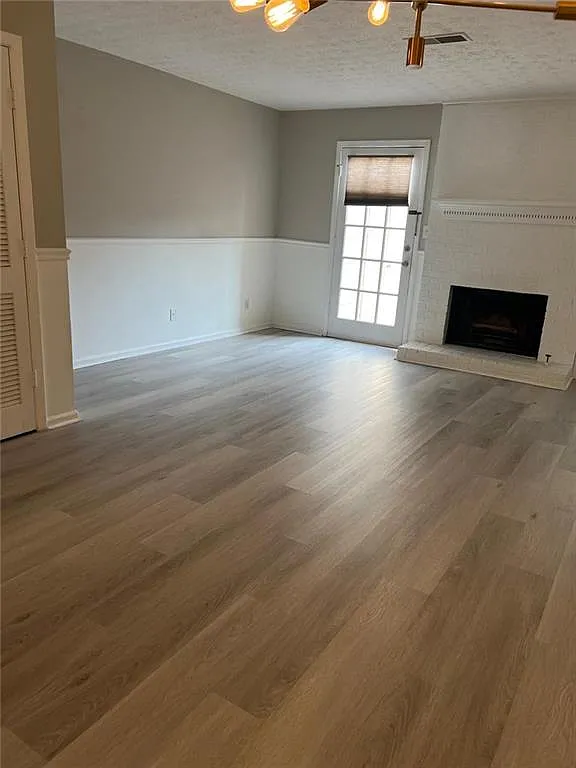 2 bed, 2.5 bath, 1260 sqft, $2,400 — Photo 2