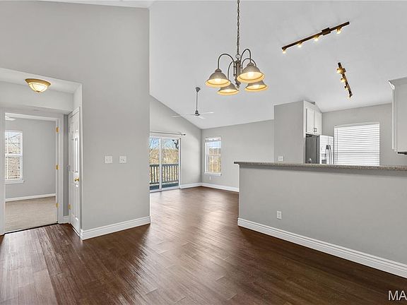 3rd image of 1117 Arbor Creek Dr APT 3A