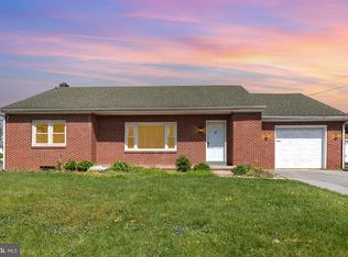 61 W Charlotte St, Millersville, PA 17551
