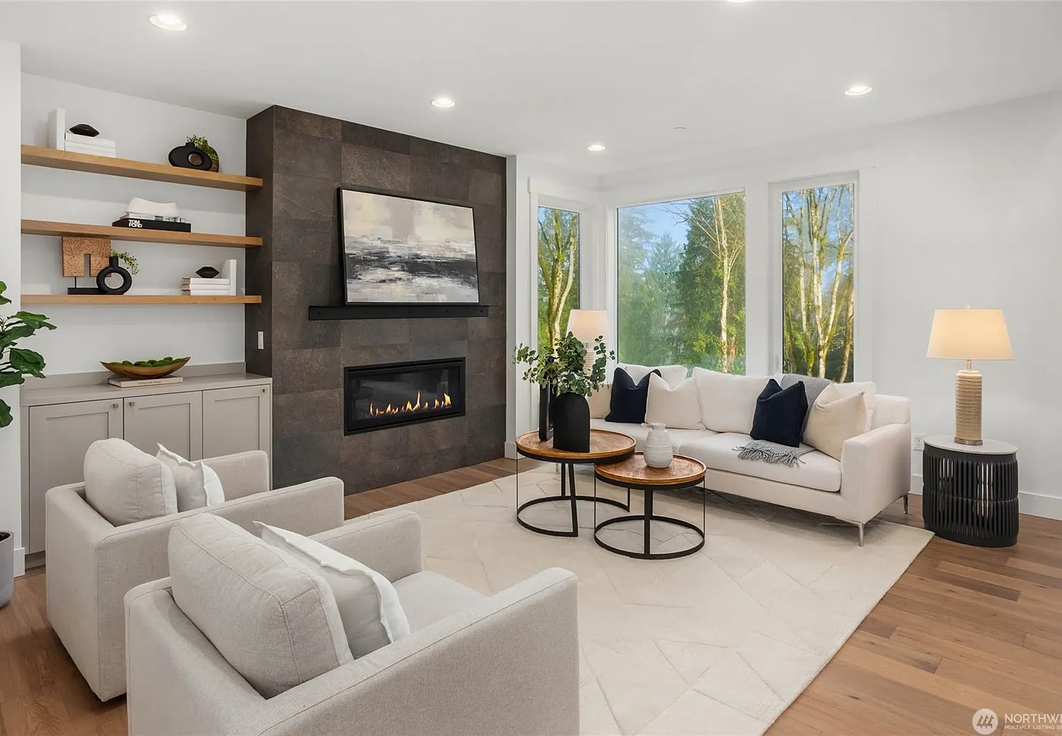 5 bed, 3230 sqft, $5,300 — Photo 3
