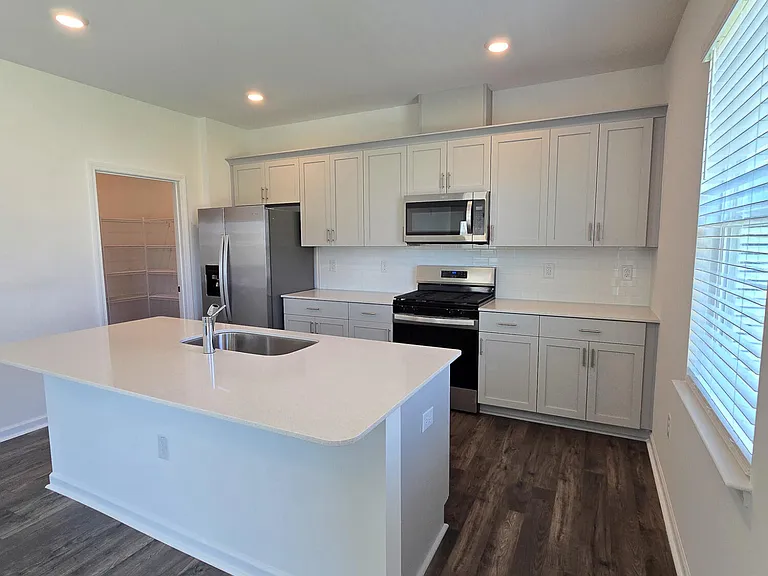 877 Bullhorn Dr — Photo 11