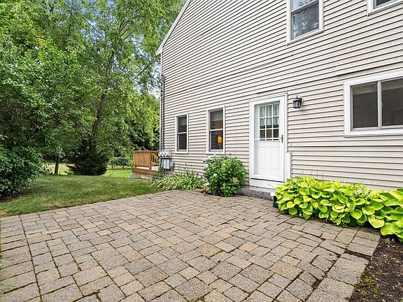 5th image of 284 Chestnut St #B