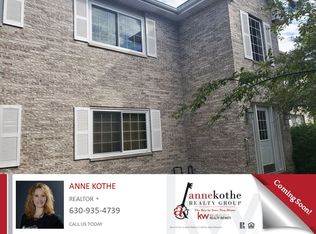 325 Stonington Pl, South Elgin, IL 60177