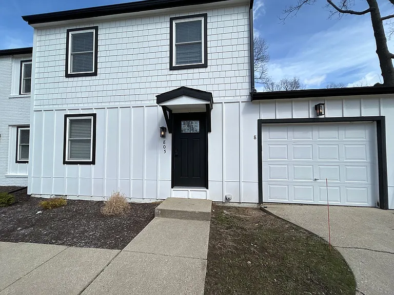 805 Lindenwood Dr S — Photo 1