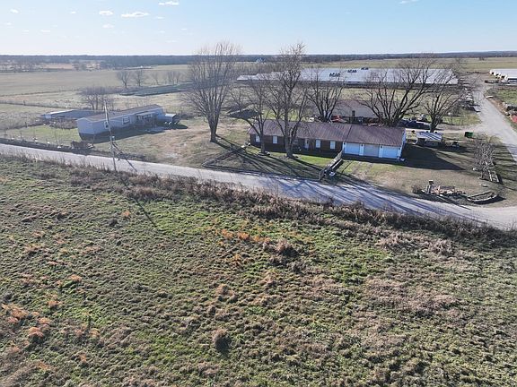 5th image of 11285 Tucker Rd