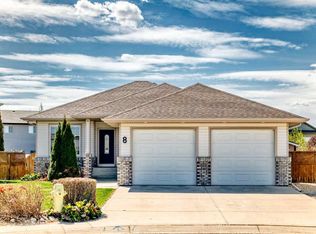 8 N Filbert Close, Sylvan Lake, AB T4S2L2