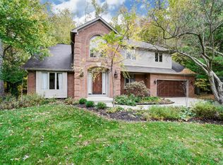 244 Woodedge Cir E, Powell, OH