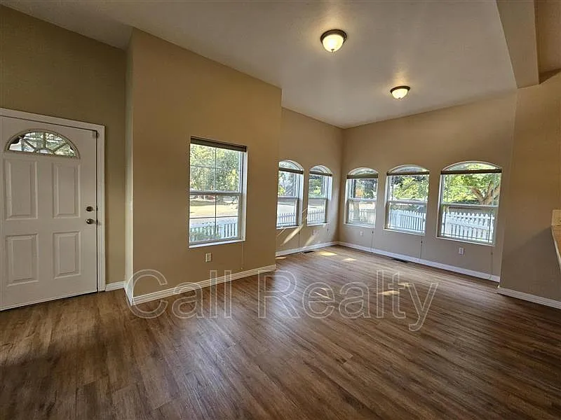 2 bed, 2.5 bath, 1550 sqft, $2,200 — Photo 4