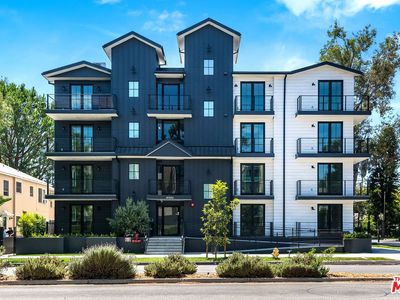 10352 Riverside Dr #301, North Hollywood, CA, 91602