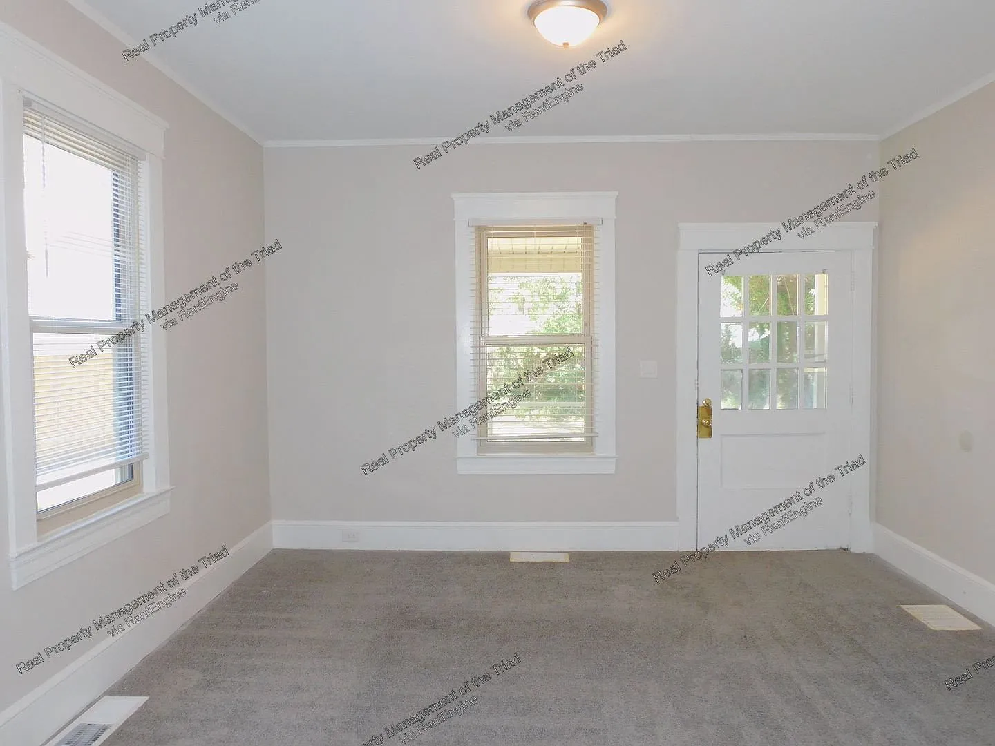 4 bed, 2.0 bath, 1300 sqft, $1,450 — Photo 2