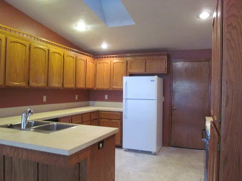 3 bed, 1300 sqft, $1,895 — Photo 4