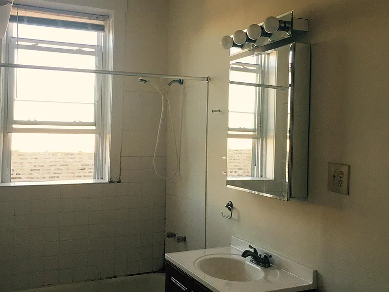 2149 W Walton St #1 — Photo 7