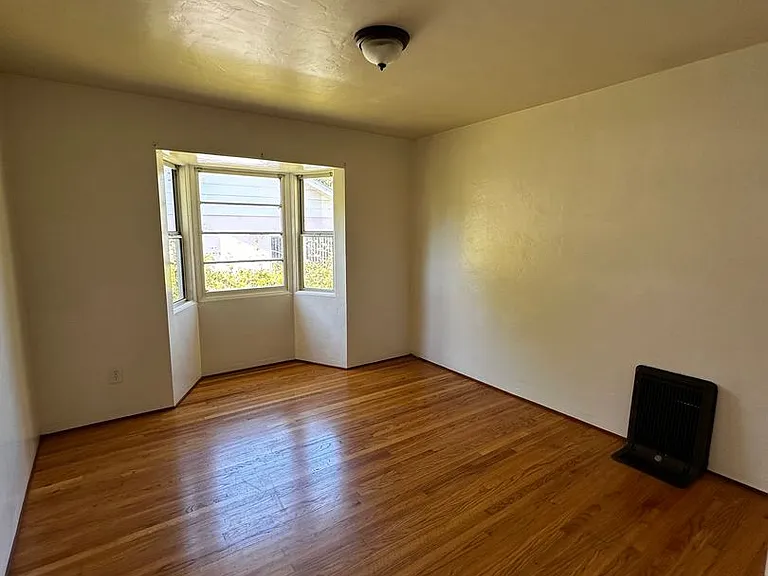 707 W Cypress Ave — Photo 9