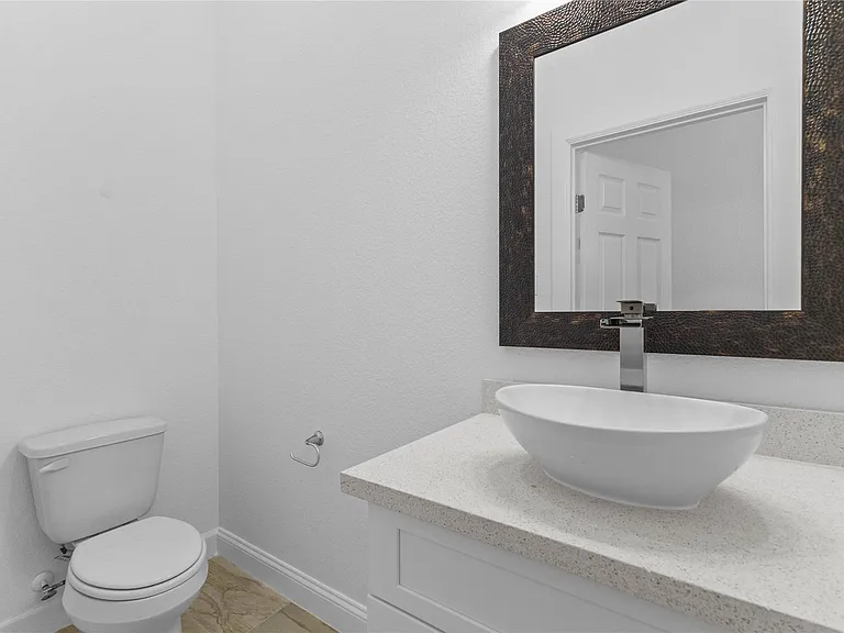 7805 Farnsworth St #B — Photo 15