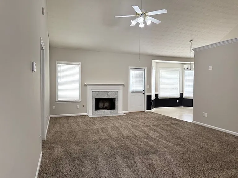 2034 Elm Grove Ln — Photo 2