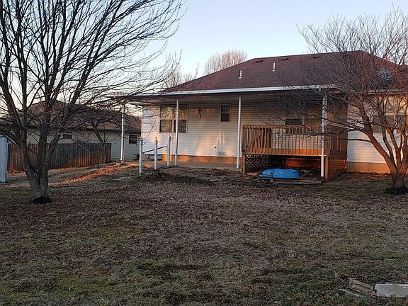 3rd image of 815 S Daniel Ln