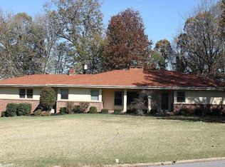 1821 Countryside Ln, Paragould, AR 72450