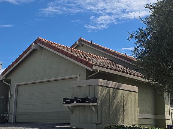 2nd image of 165 Crestview Ct