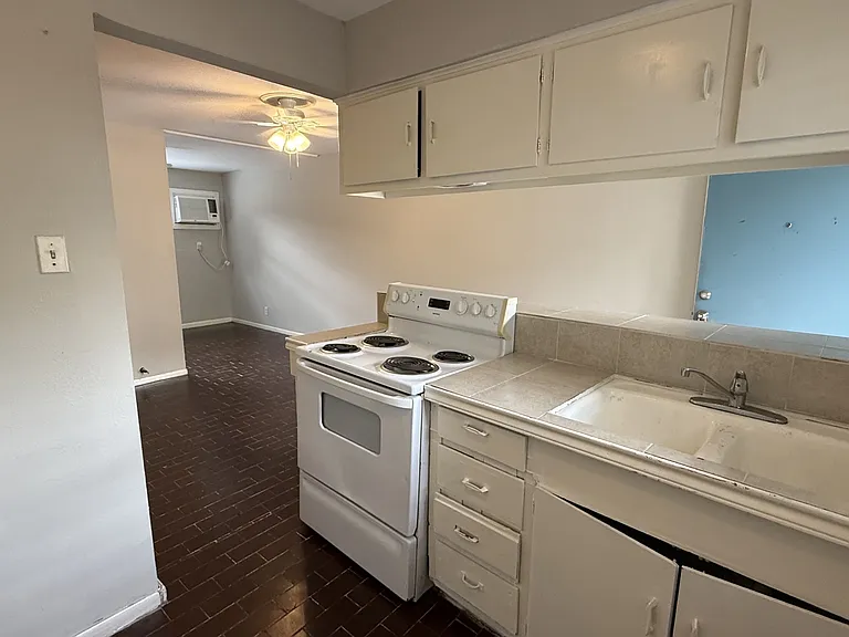 1660 Richmond Ave — Photo 1